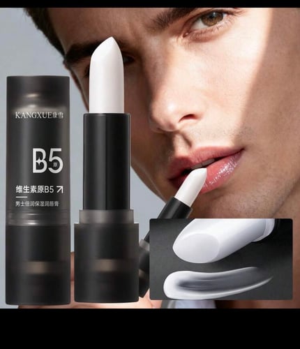 Moisturizer or nourishing lip balm reduces lines