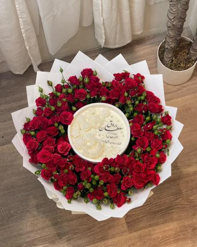 باقة «ليلة العمر» | شمعة فاخرة مع ورد أحمر للعروس