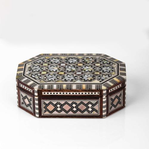 بوكس من الخشب و الصدف ( للعود والمجهورات)