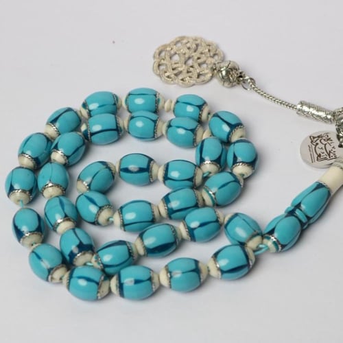 مسباح عظم جمل رسم يدوي أزرق 33 خرزة 14 ملم