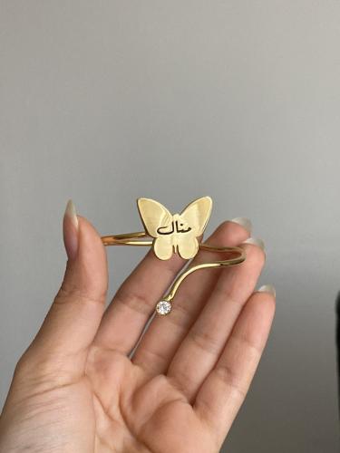 اسواره نسائيه بالاسم شكل فراشه مع فص زركون