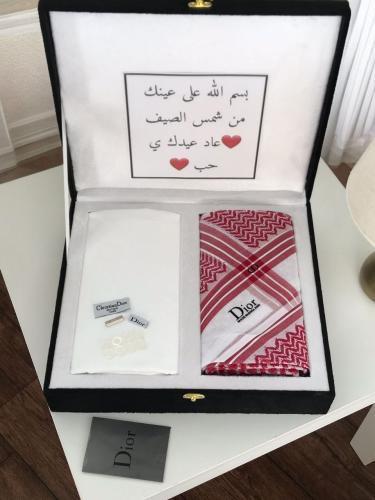 هدية رجالية شماغ وقماش ماركة