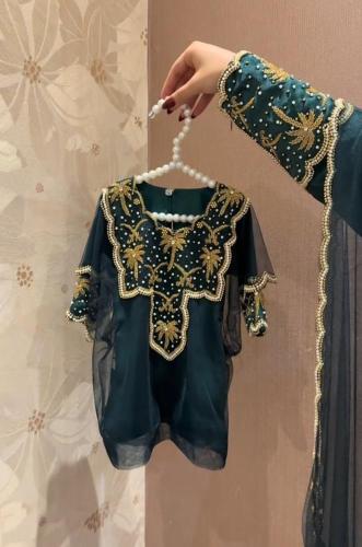 جلابية خليجية فاخرة مطرزة بالذهبي – نسائية وبناتية LAXEN