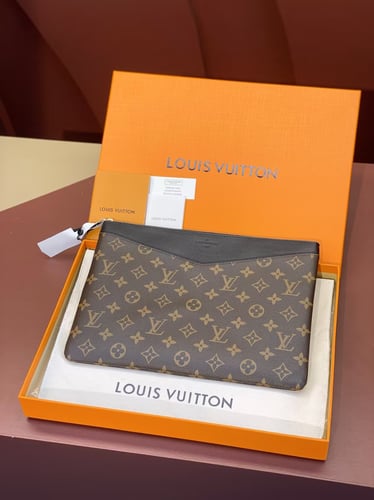 Pouch Louis Vuitton | باوتش لويس فيتون