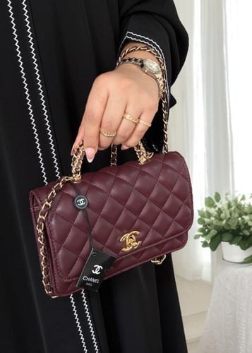 شنطة شانيل المبطنة بسلسلة ذهبية