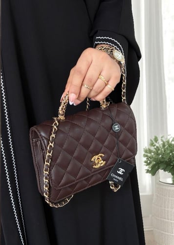 شنطة شانيل المبطنة بسلسلة ذهبية
