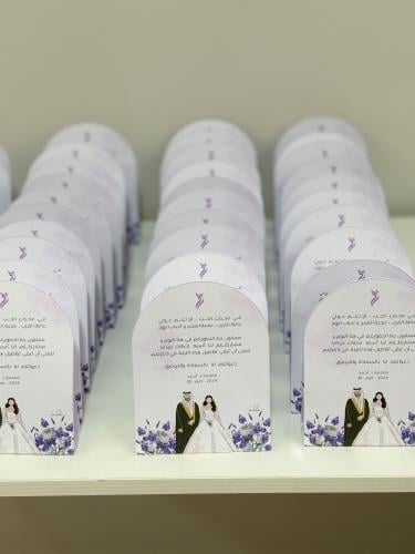 Large curved table card