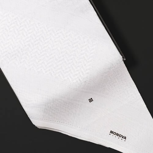 شماغ منوفا ابيض كلاسيك ايطالي MW300