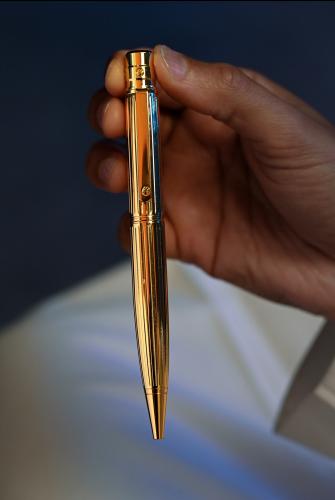قلم DAHNAG إصدار الراقي الذهبي