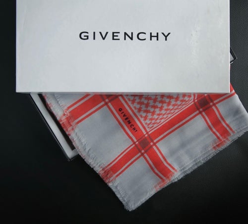 شال صوف جيفنشي رصاصي