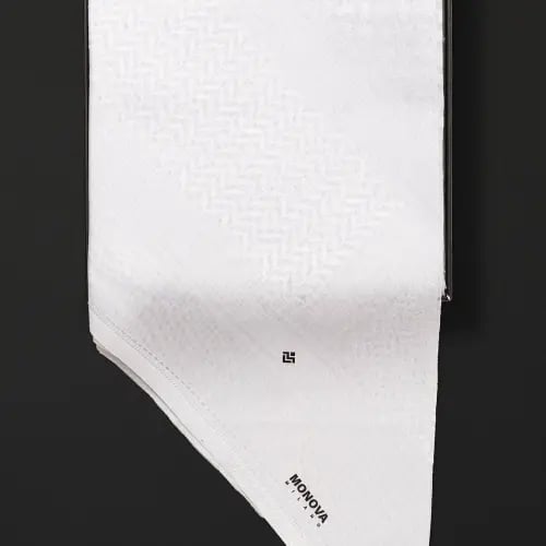 شماغ منوفا ابيض كلاسيك ايطالي MW300