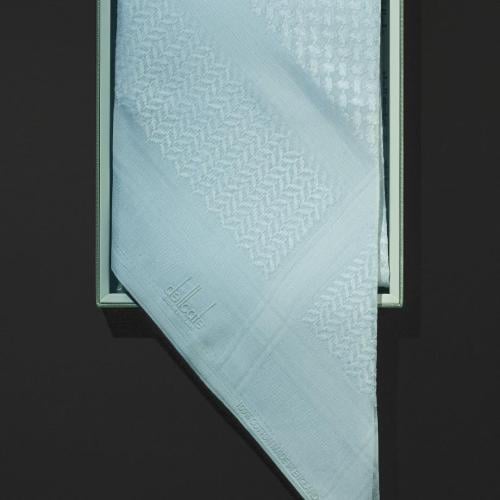 شماغ ديليكات ابيض كلاسيك 2025 انجليزي