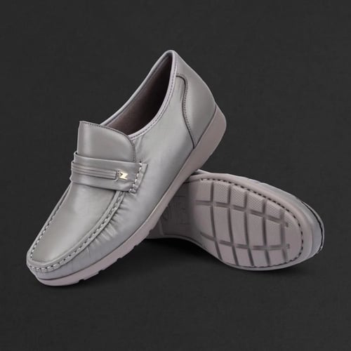 حذاء لوفر رصاصي من نقوة