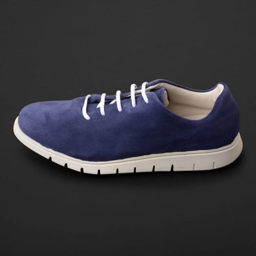 حذاء سنيكرز نقوة مخمل كحلي