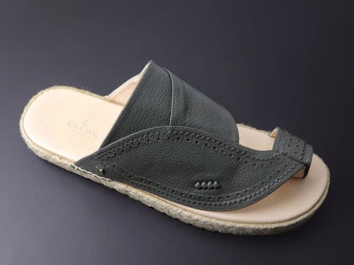 حذاء نقوة ماربيا زيتي نقشة