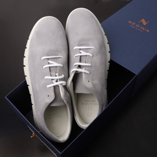 حذاء سنيكرز نقوة مخمل رصاصي