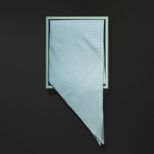 شماغ ديليكات ابيض كلاسيك 2025 انجليزي