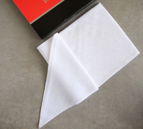 غترة بييركاردان ابيض