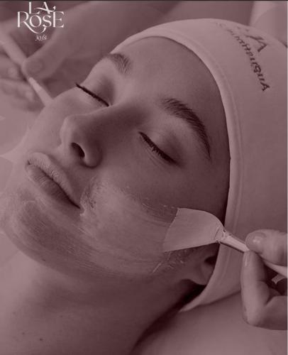 Cold facial peeling session