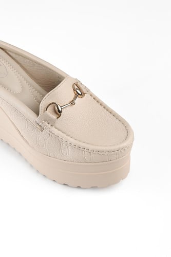 حذاء كعب عالي طبي سابو مفتوح من الخلف يتوسطه شريط...