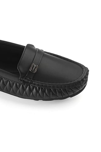 حذاء فلات طبي كاجوال مغلق مزين بشريط جلدي رفيع وقط...