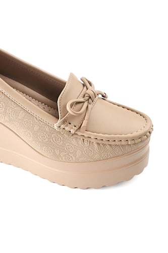 حذاء كعب عالي طبي سابو مغلق من الخلف يتوسطه شريطة...