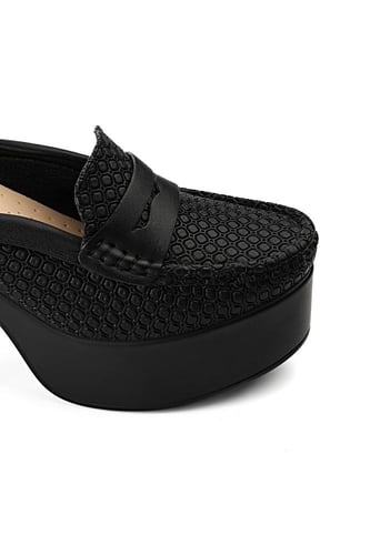 حذاء كعب عالي طبي مفتوح من الخلف مزين بشريط جلدي ع...