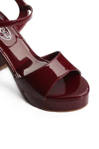 حذاء كلاسيكي سهرة بكعب عالِ ومقدمة رفيعة مفتوح من...