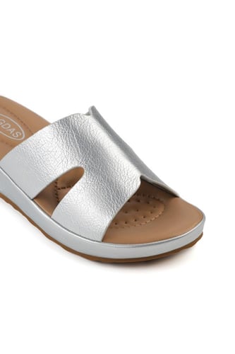 حذاء صيفي طبي أنيق فلات بلمعة ومقدمة عريضة