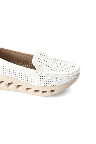 حذاء فلات كاجوال طبي كعب متوسط سادة مفرغ ونعل مطاط...