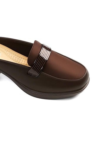 حذاء كعب متوسط طبي مفتوح من الخلف بلمعة وكعب منفصل...