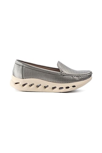 حذاء فلات كاجوال طبي كعب متوسط سادة مفرغ ونعل مطاط...