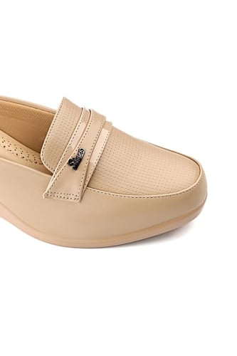 حذاء كعب متوسط طبي انيق ومريح مفتوح من الخلف يتوسط...