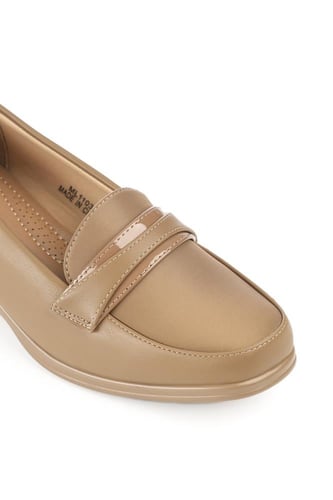 حذاء كعب متوسط طبي مغلق بشريط عريض بدون لمعة