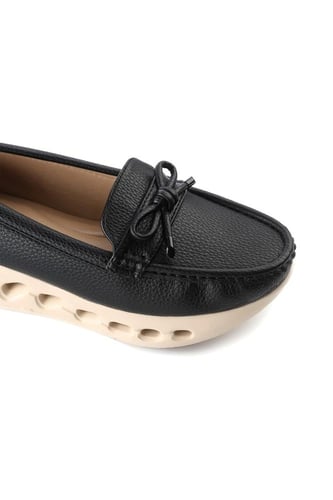 حذاء فلات كاجوال طبي كعب متوسط مزين بشريطة بشكل في...