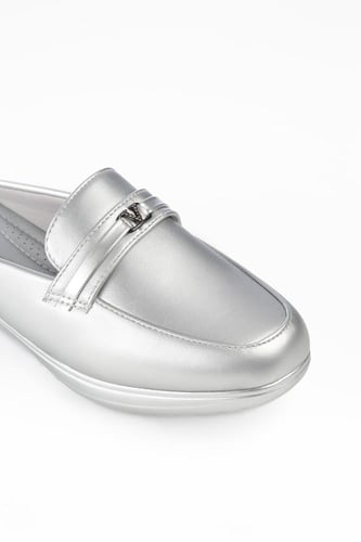 حذاء كعب متوسط طبي مفتوح من الخلف بدون لمعة يتوسطه...