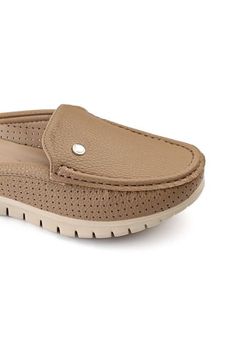 حذاء فلات كاجوال نسائي مفتوح من الخلف مزين بقطعة م...