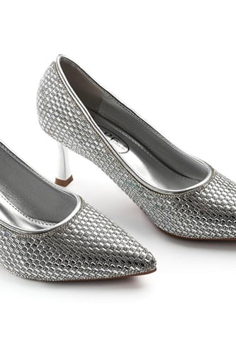 حذاء كلاسيكي مرصع بأحجار لامعة بكعب رفيعرعالِ ومقد...