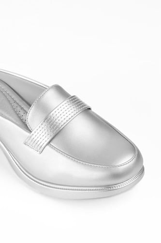 حذاء كعب متوسط طبي مفتوح من الخلف بلمعة وكعب منفصل...