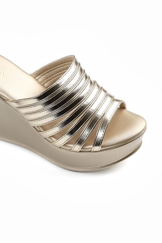 حذاء كعب ميول طبي انيق و مريح بشرائط لامعة