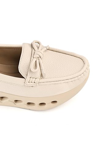 حذاء فلات كاجوال طبي كعب متوسط مزين بشريطة بشكل في...