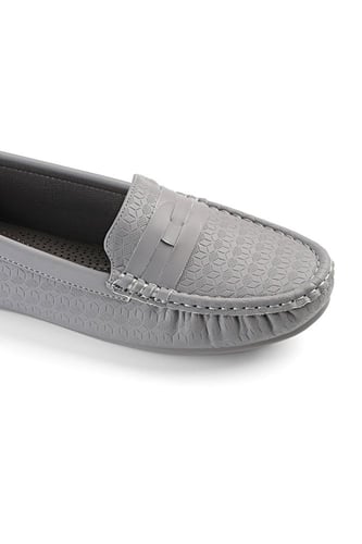 حذاء فلات طبي كاجوال مغلق مزخرف و بشريط جلدي عريض