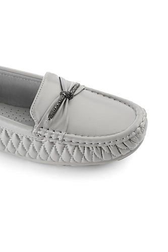 حذاء فلات طبي كاجوال مغلق مزين بشريط جلدي مدمج بست...