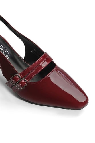 حذاء كلاسيكي بتصميم جلد لامع ومقدمة عريضة بكعب كتل...