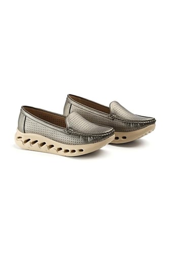 حذاء فلات كاجوال طبي كعب متوسط سادة مفرغ ونعل مطاط...