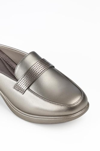 حذاء كعب متوسط طبي مفتوح من الخلف بلمعة وكعب منفصل...