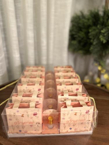 بوكس شفاف مع اكياس توزيعات بثيم العيد