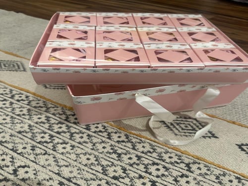 ٢٤ مسك في علب انيقة وكيس انيق