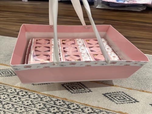 ٢٤ مسك في علب انيقة وكيس انيق