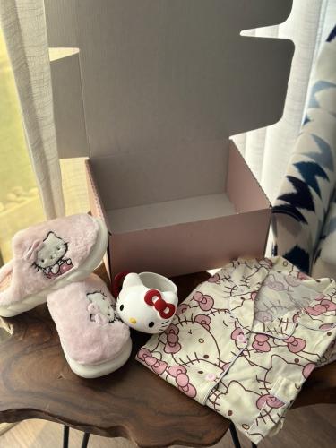 بجامة هيلو كيتي وسليبر وكوب